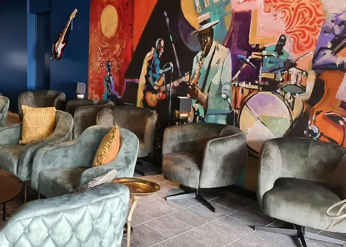 In With Private Garden Villa *