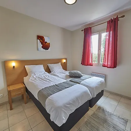 Villa In With Private Garden Lanzac