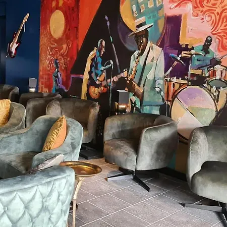 In With Private Garden Villa *