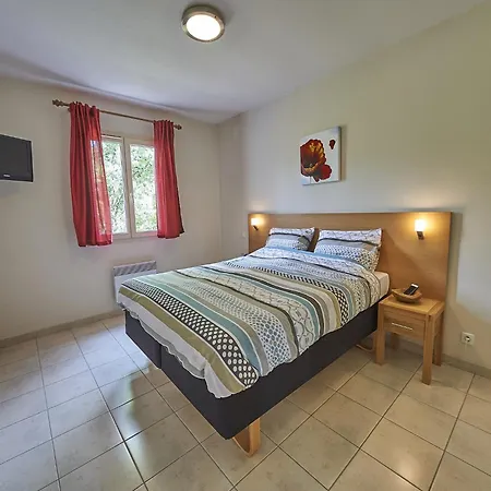 Villa In With Private Garden Lanzac