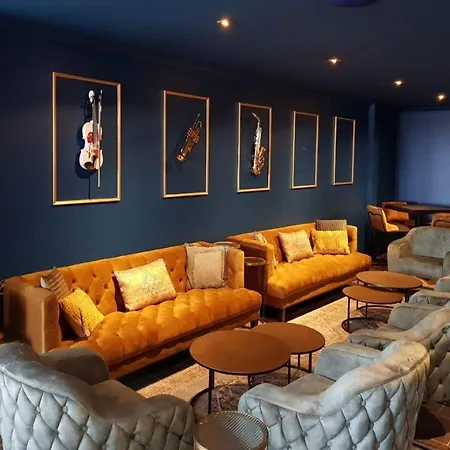 In With Private Garden Lanzac