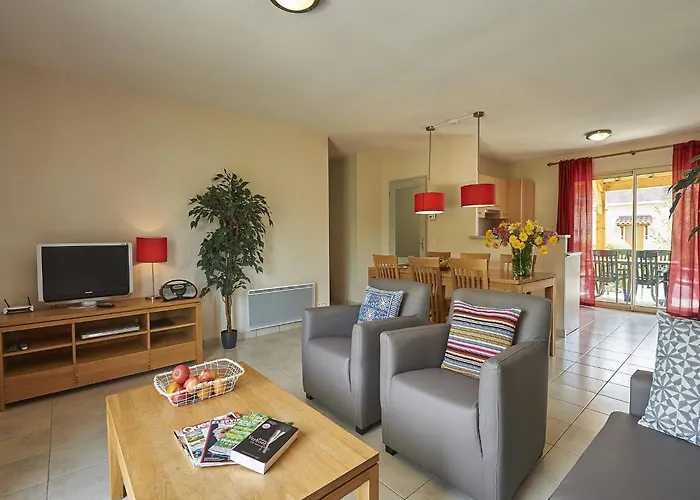 In With Private Garden Βίλα